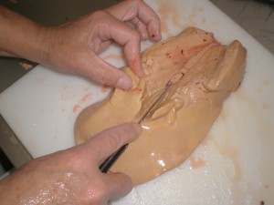 éveiner un foie gras de canard frais - Ferme de Ramon